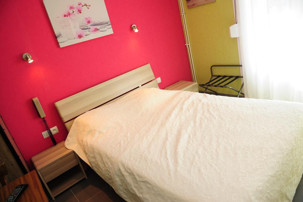 Logis Le Franco Belge Hotel Montherme Room photo